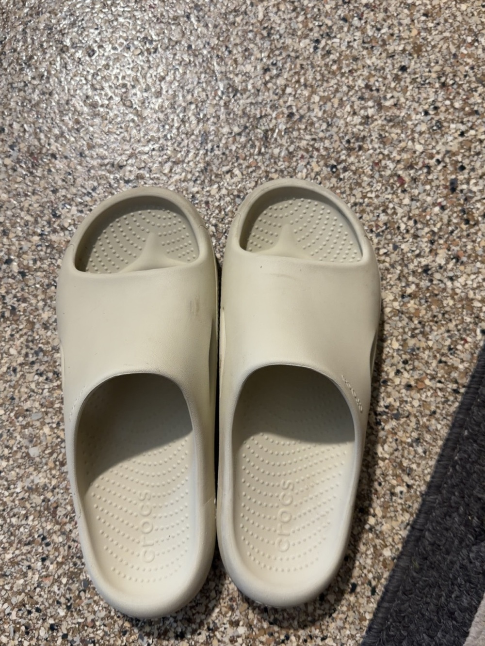 Mens size 10 CROC mellow Neutral Beige Foam Slide Sandals